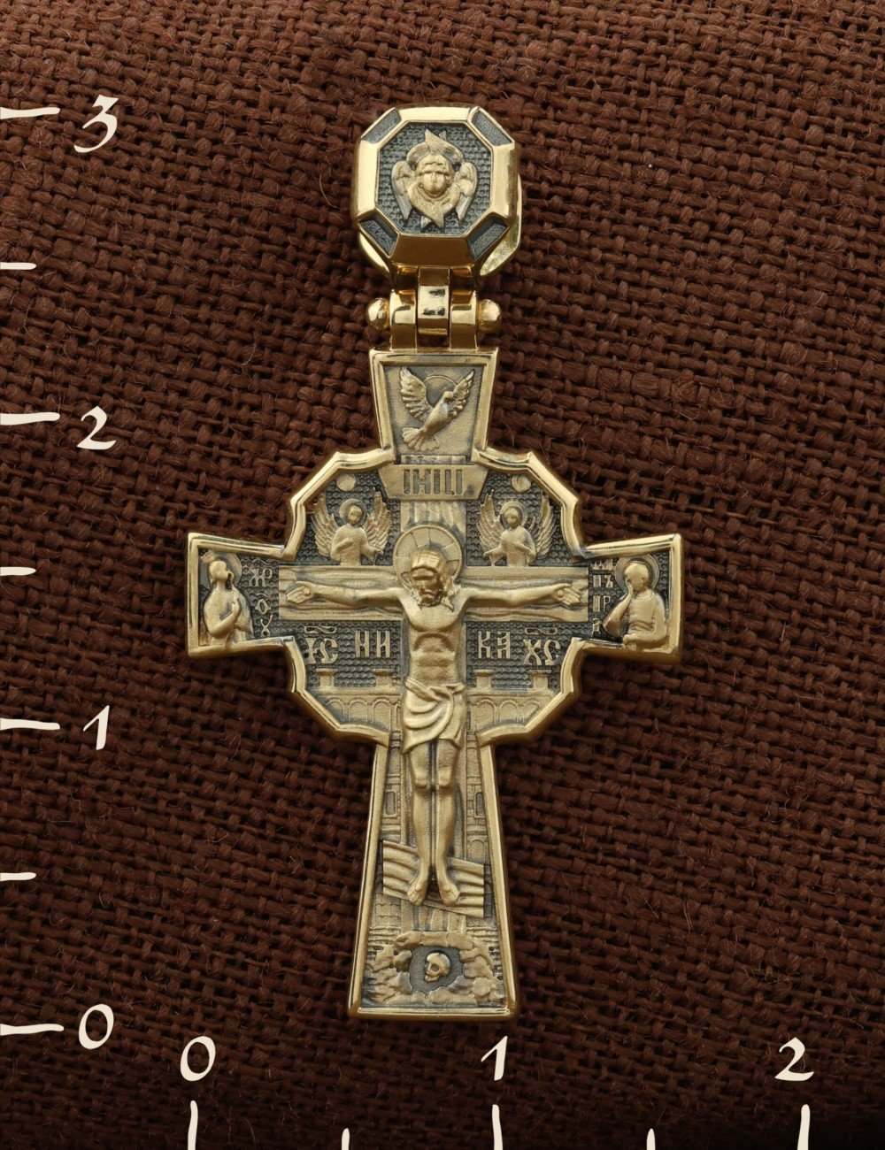 Крест из лимонного золота