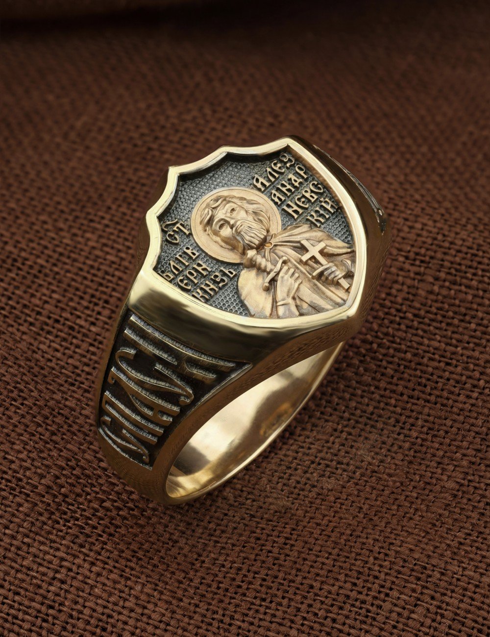 Кольцо из лимонного золота