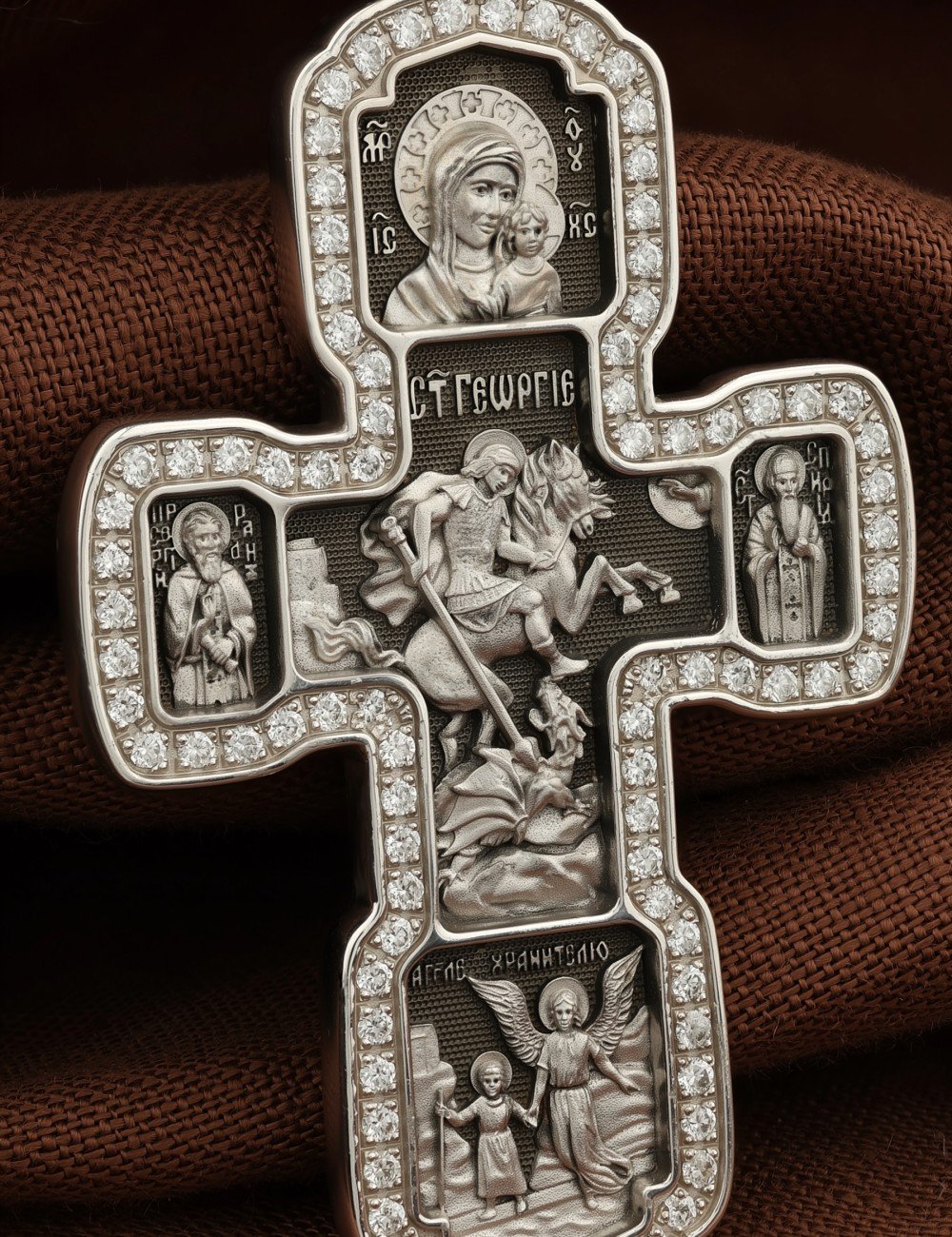 Крест из белого золота c бриллиантами