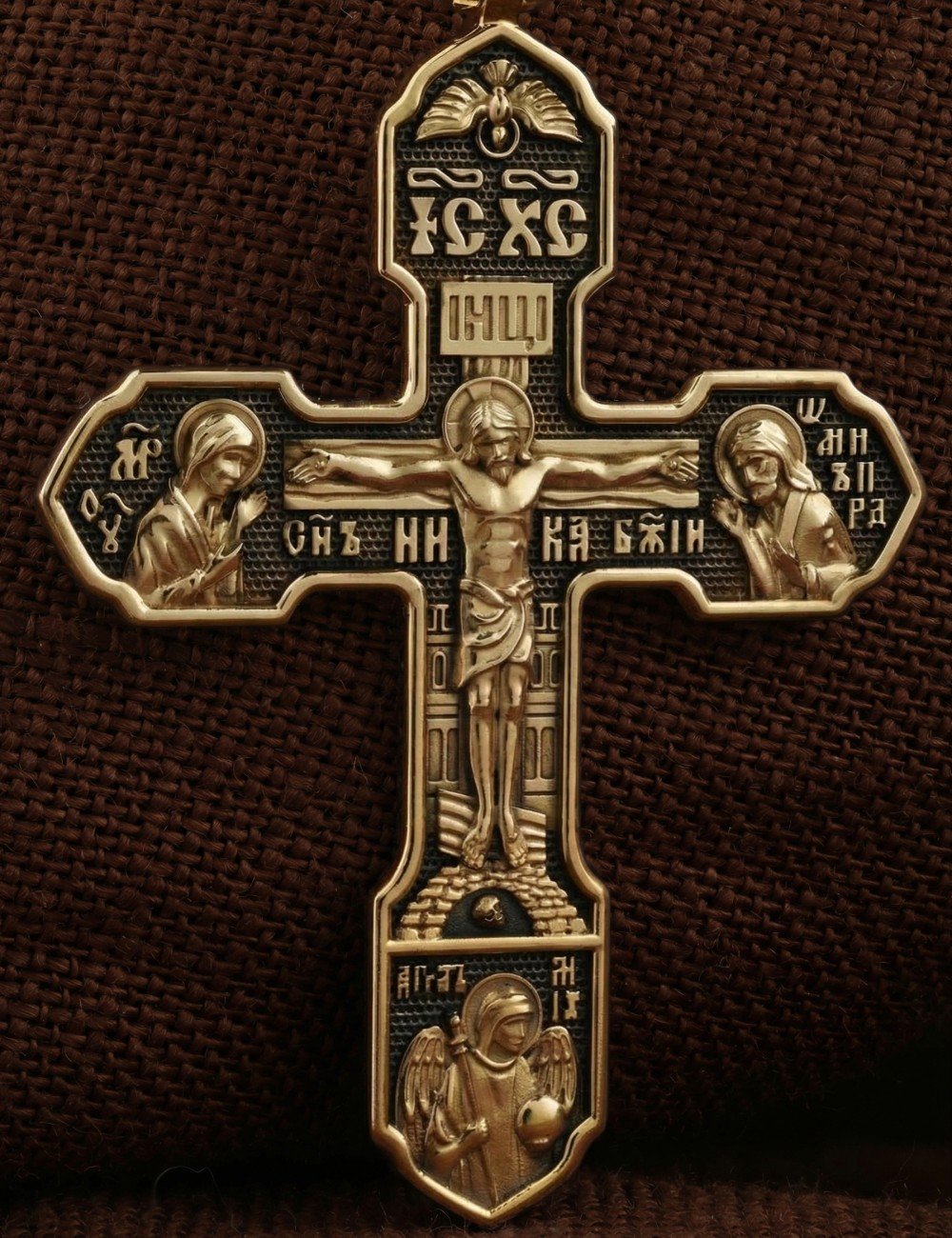 Крест из лимонного золота