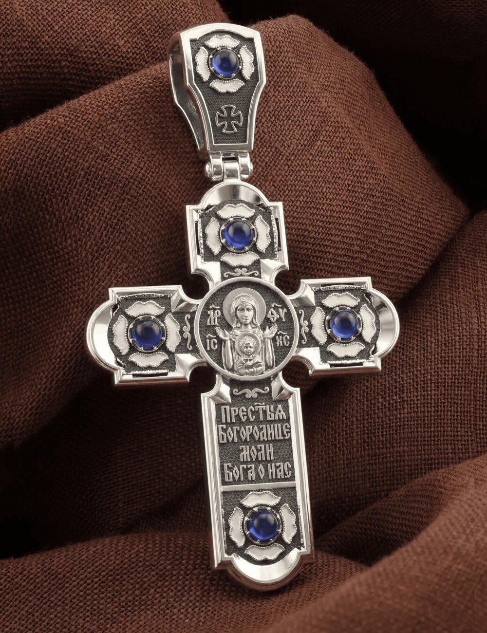 Крест из белого золота c эмалью и сапфиром
