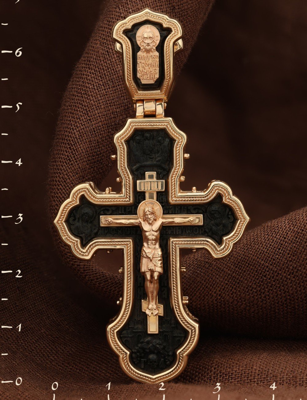 Крест из золота c эбеновым деревом