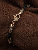 Браслет из золота c кожаным шнурком