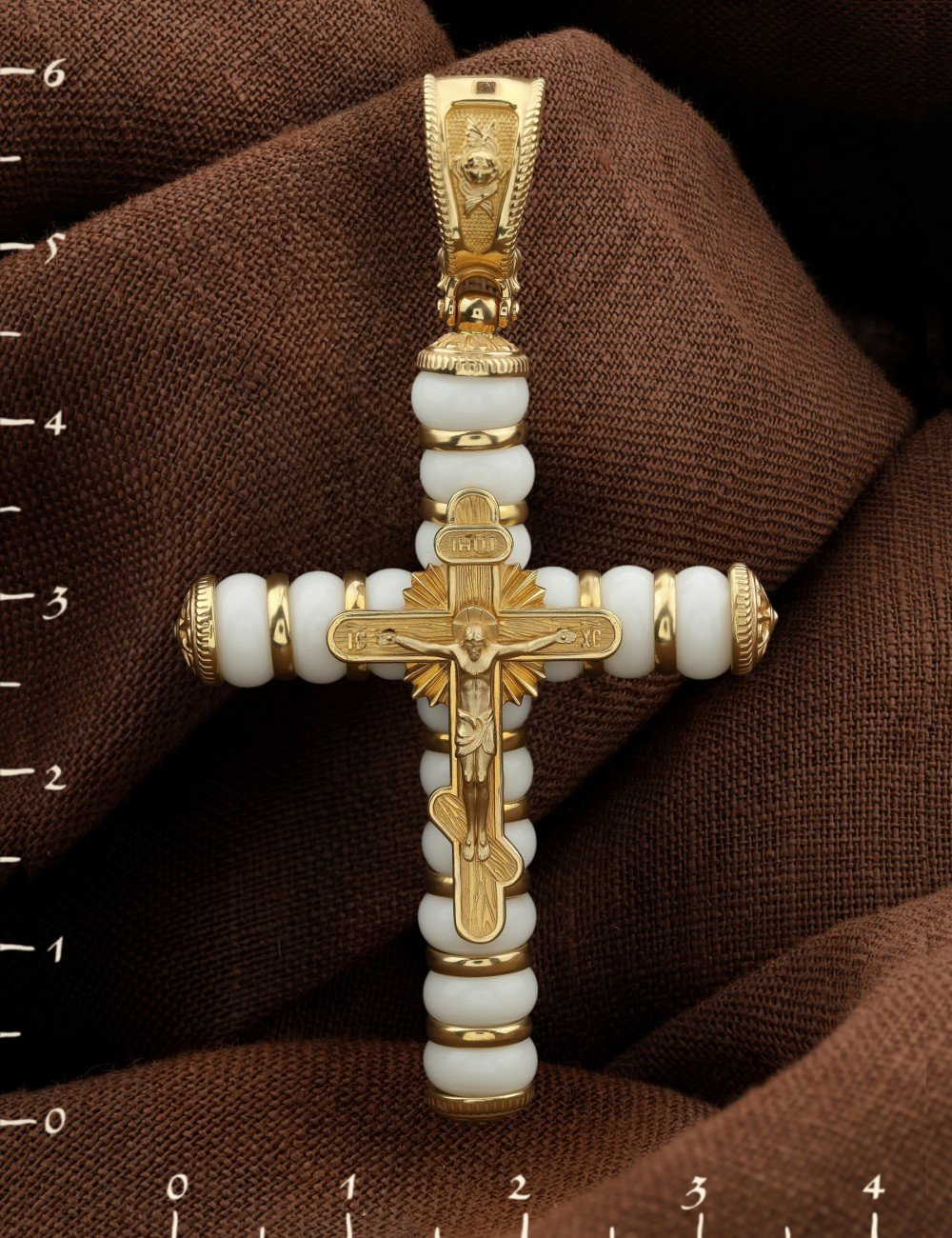 Крест из лимонного золота c агатом