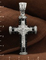 Крест из белого золота c ониксом