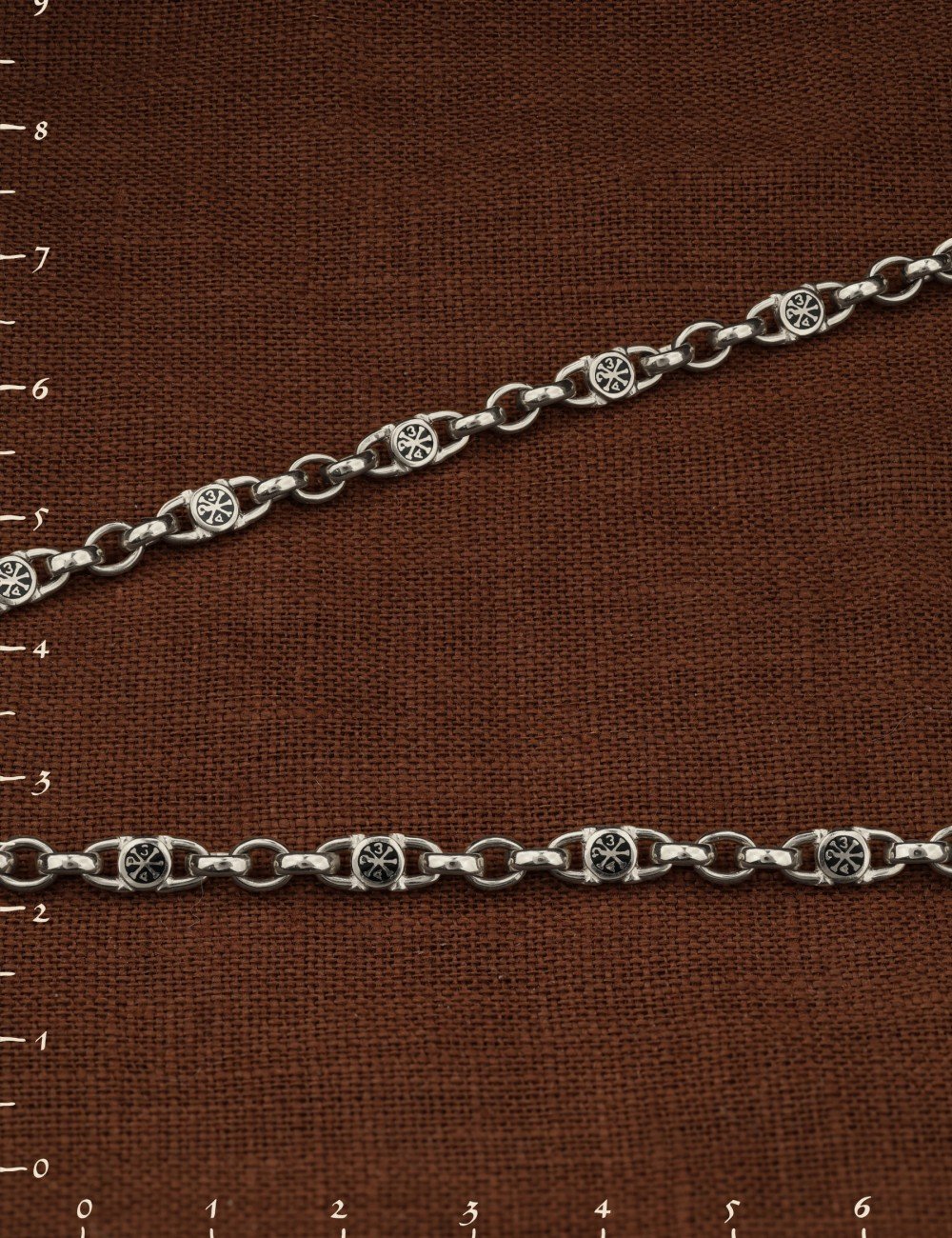 Цепь из белого золота c эмалью