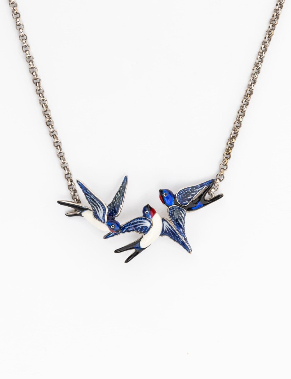 Колье из белого золота c эмалью