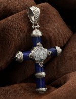 Крест из белого золота c ониксом и лазуритом