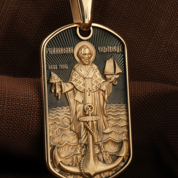 Нательная икона из красного золота 585 пробы c эмалью