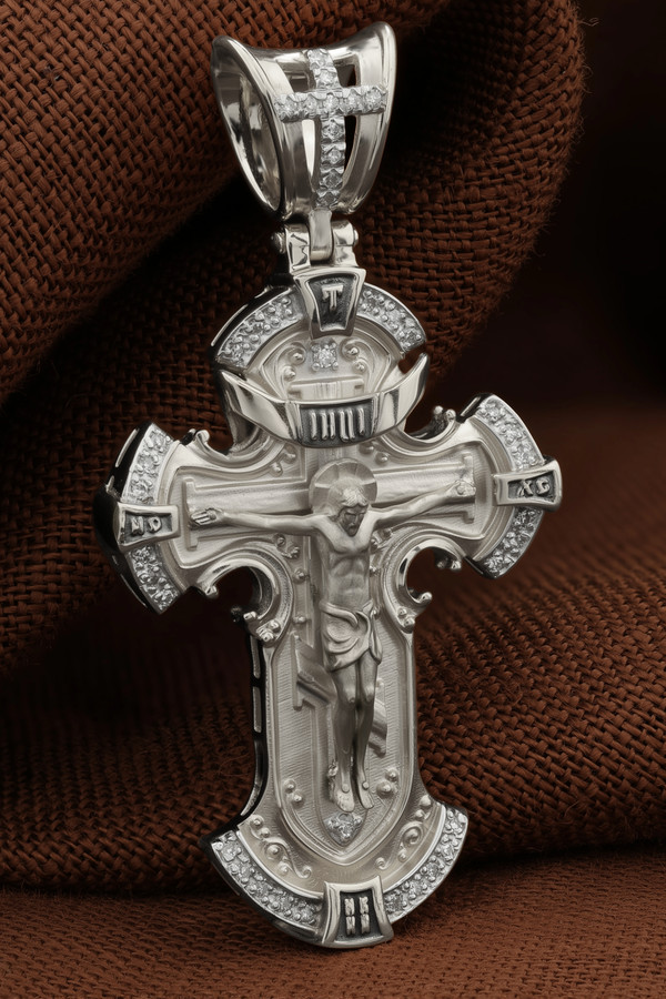 Крест из белого золота 585 пробы c бриллиантами