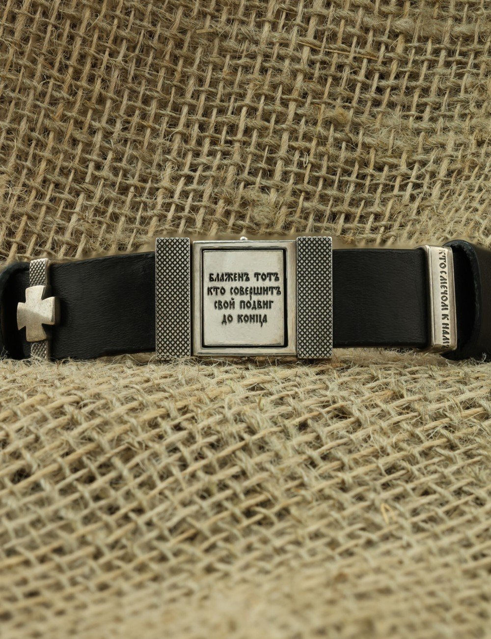 Браслет из серебра и золота c кожаным шнурком