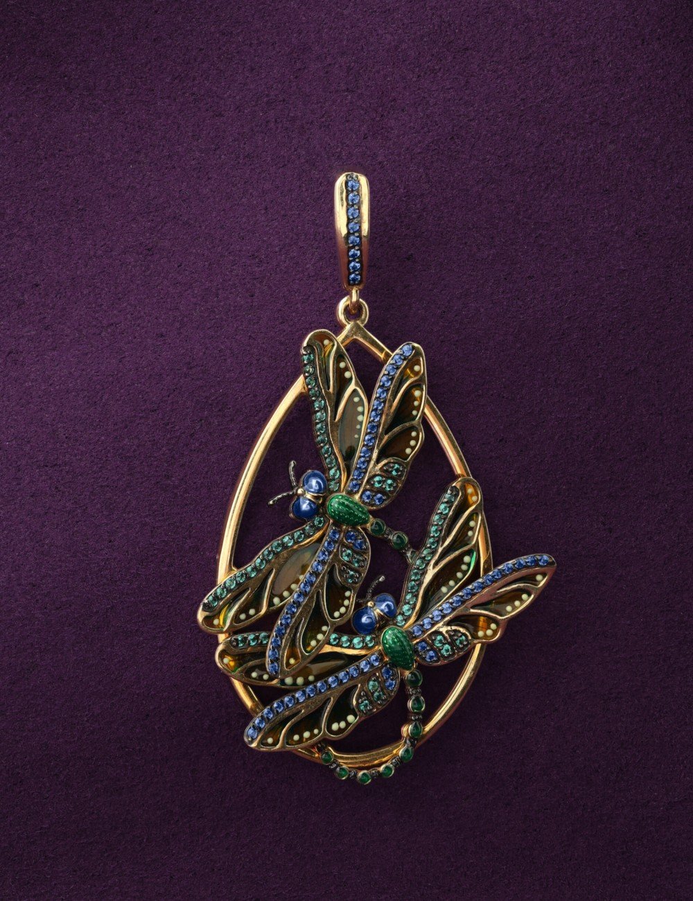 Подвеска из лимонного золота c сапфиром, изумрудом и эмалью