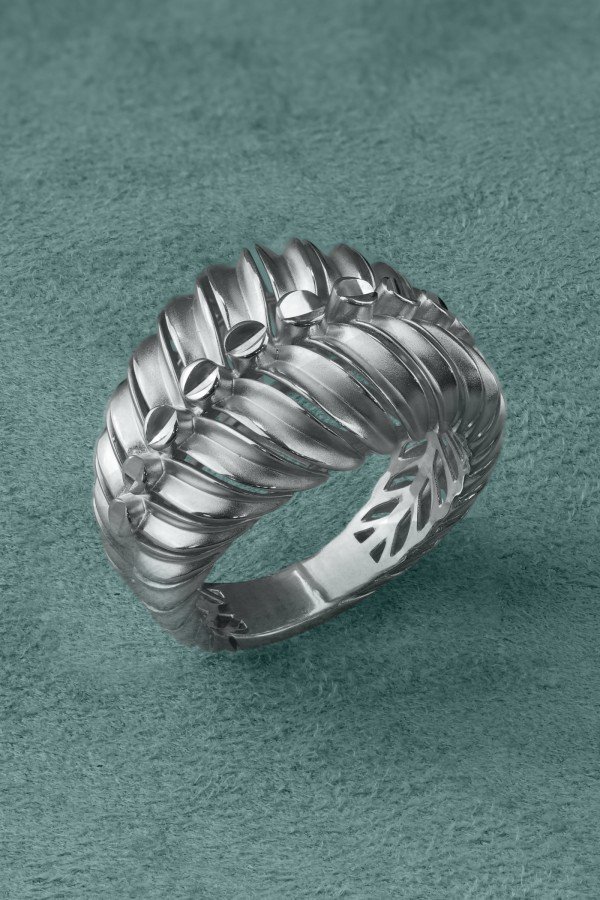 Кольцо из белого золота