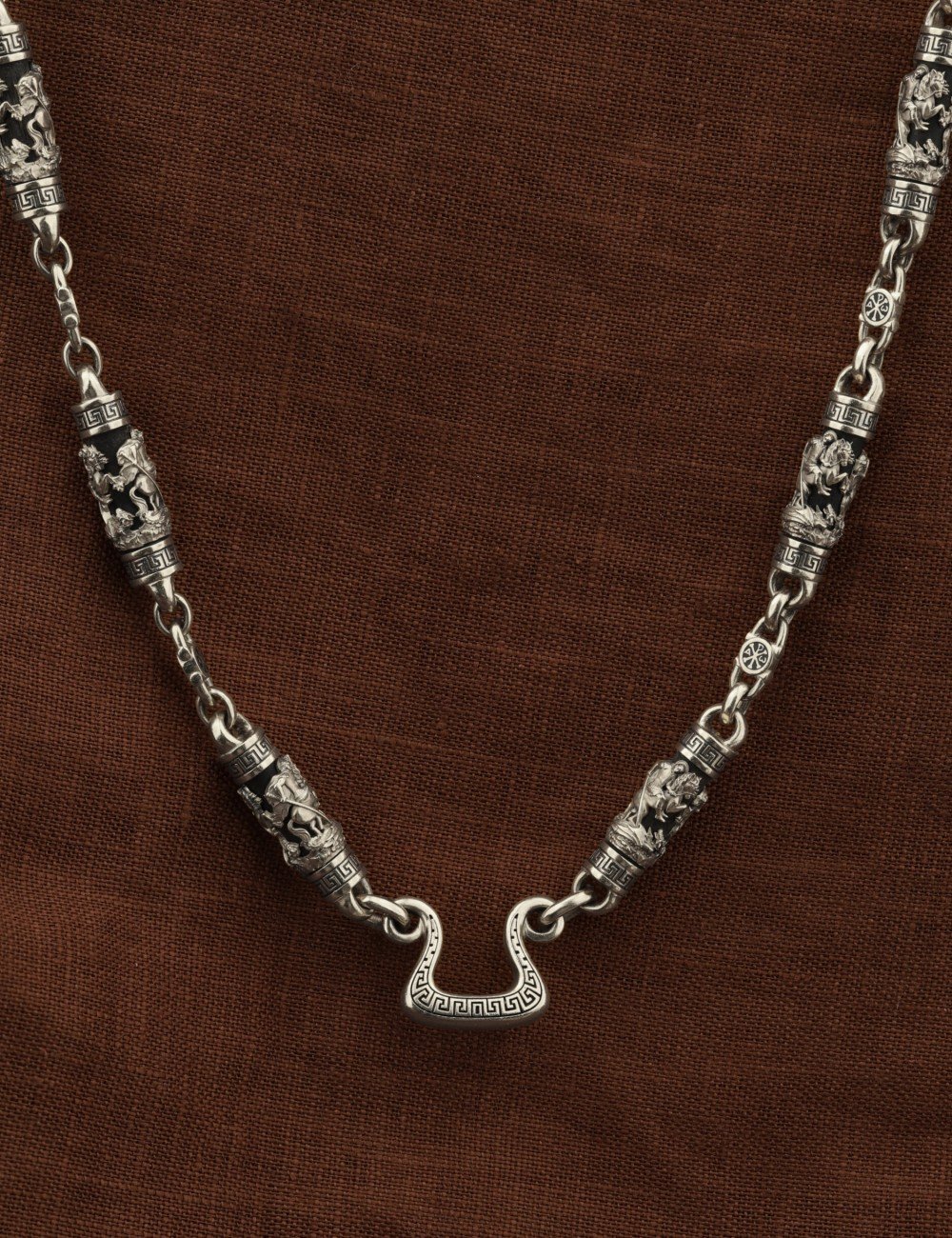 Цепь из белого золота c эмалью и эбеновым деревом