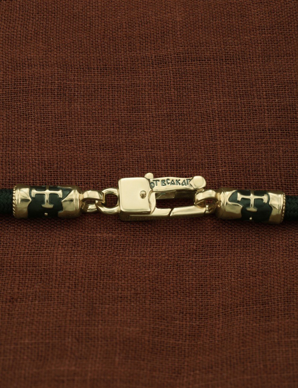 Шнурок шёлковый из зелёного золота c шёлковым шнурком