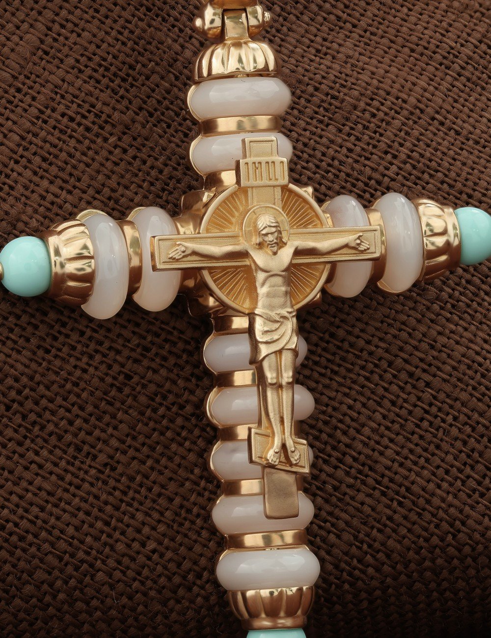 Крест из золота c бирюзой и кахолонгом