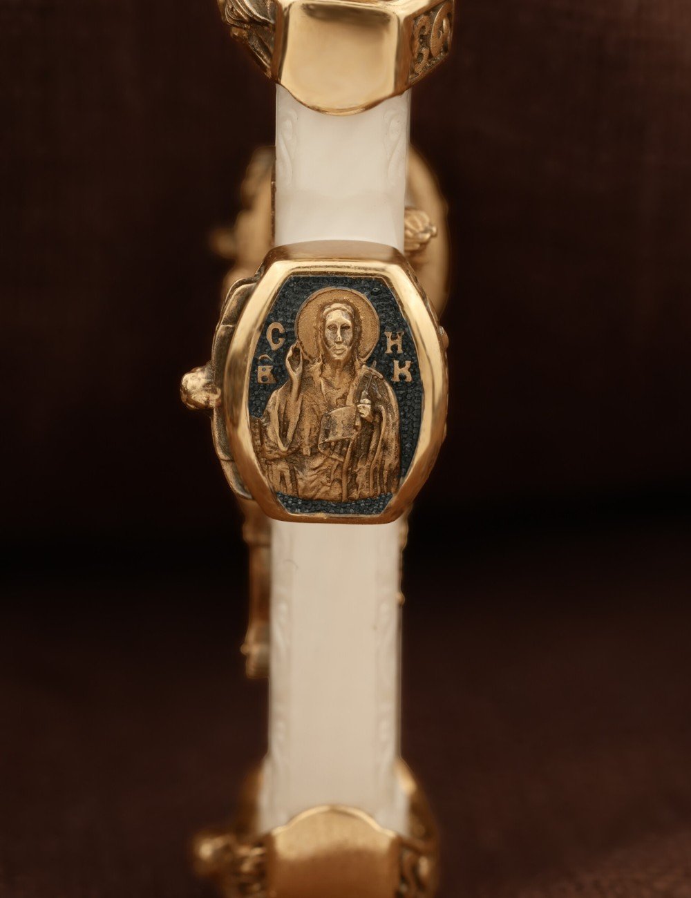 Крест из золота c бивнем мамонта