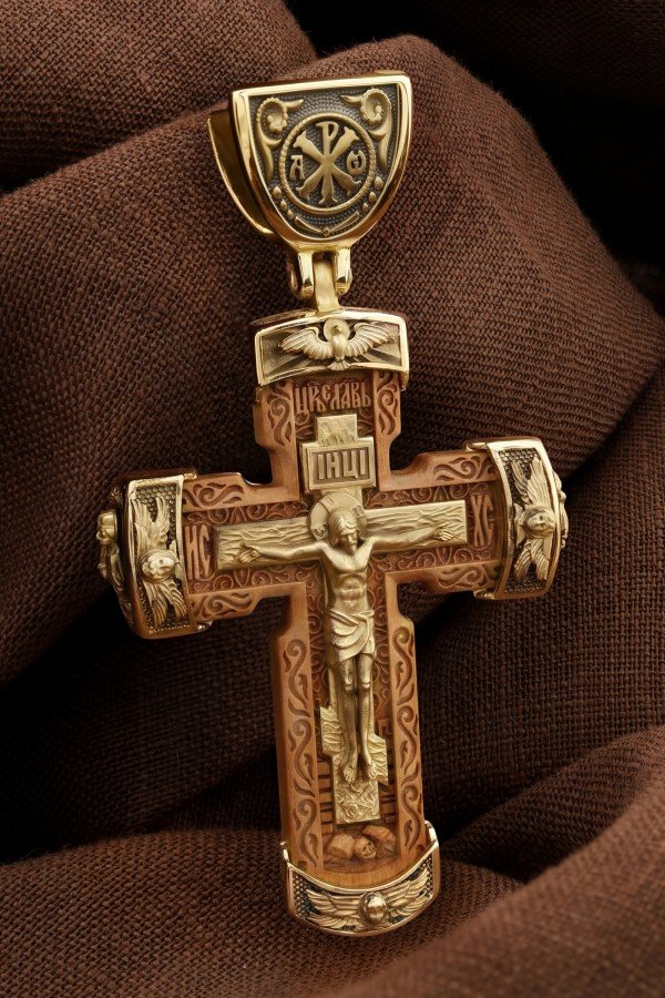 Крест из лимонного золота c деревом груши