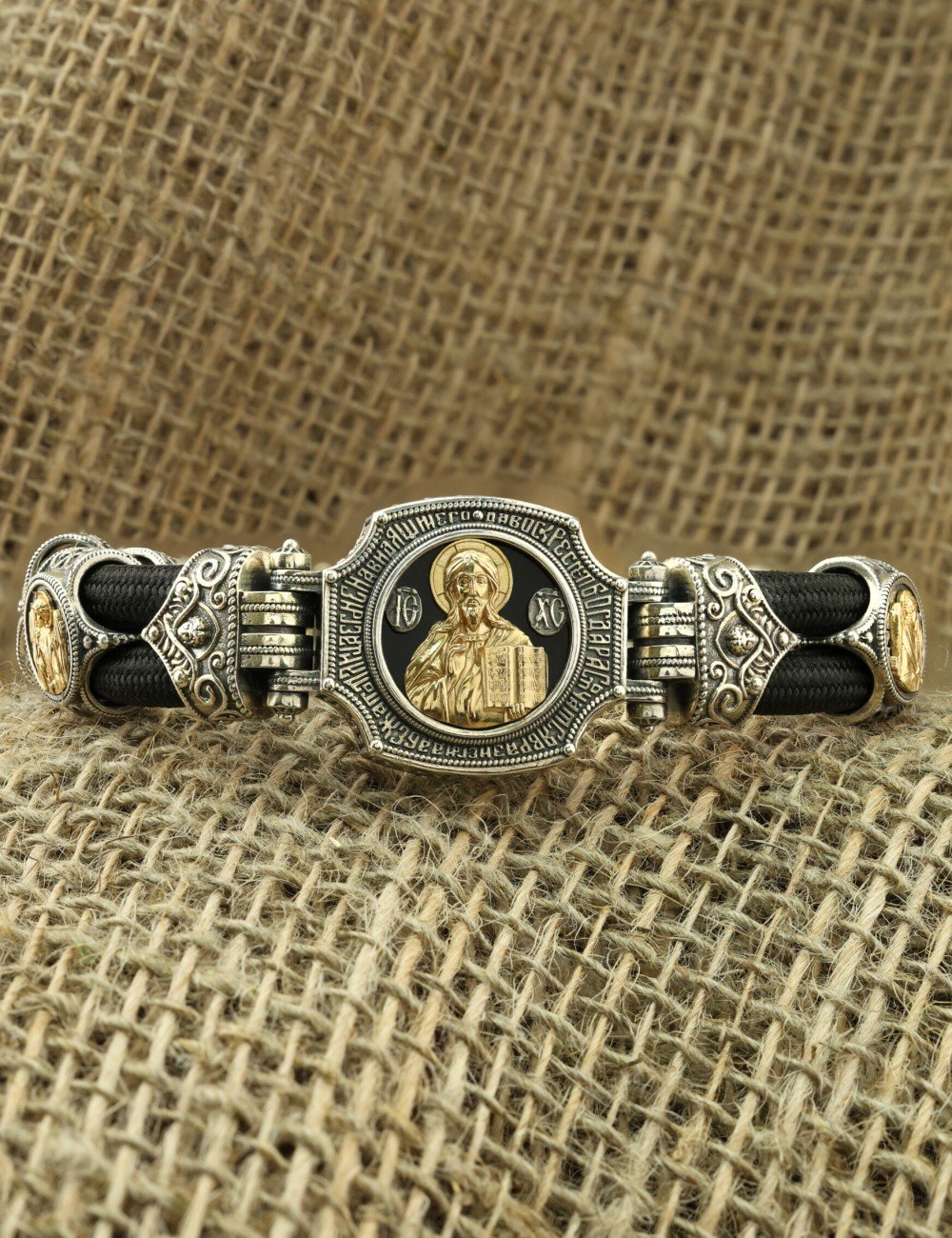 Браслет из серебра и золота c ониксом и шёлковым шнурком