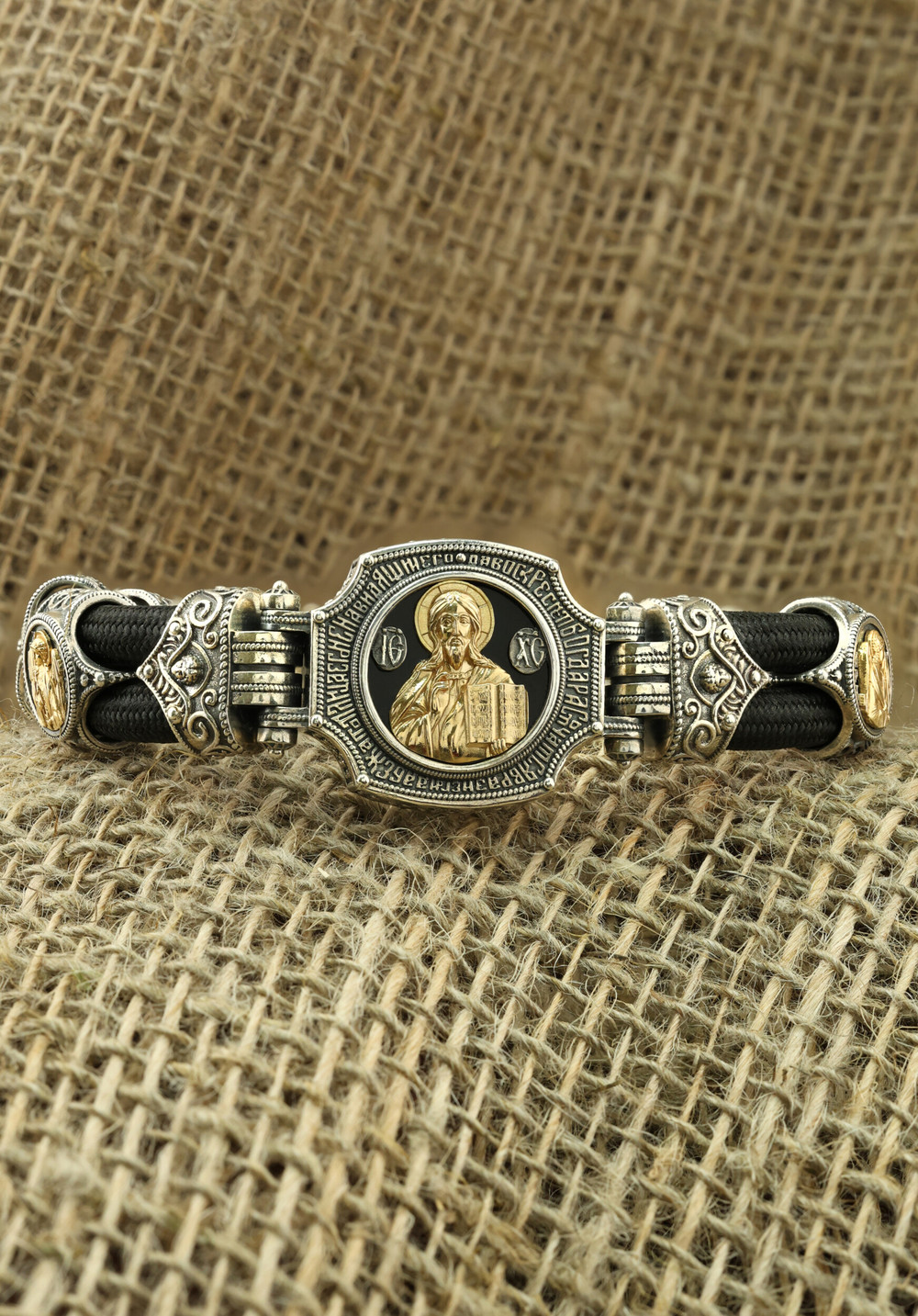 Браслет из серебра 925 пробы и золота 750 пробы c ониксом и шёлковым шнурком