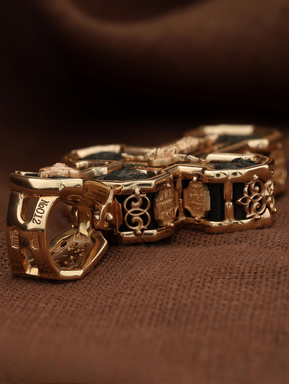 Крест из красного золота 585 пробы c эбеновым деревом