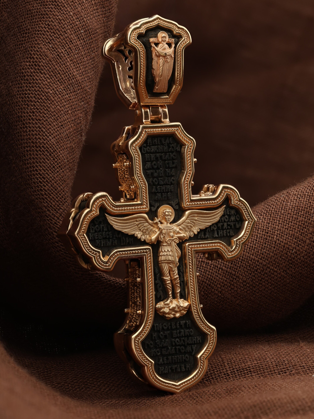 Крест из красного золота 585 пробы c эбеновым деревом