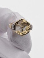 Кольцо из лимонного золота c бриллиантами и перламутром