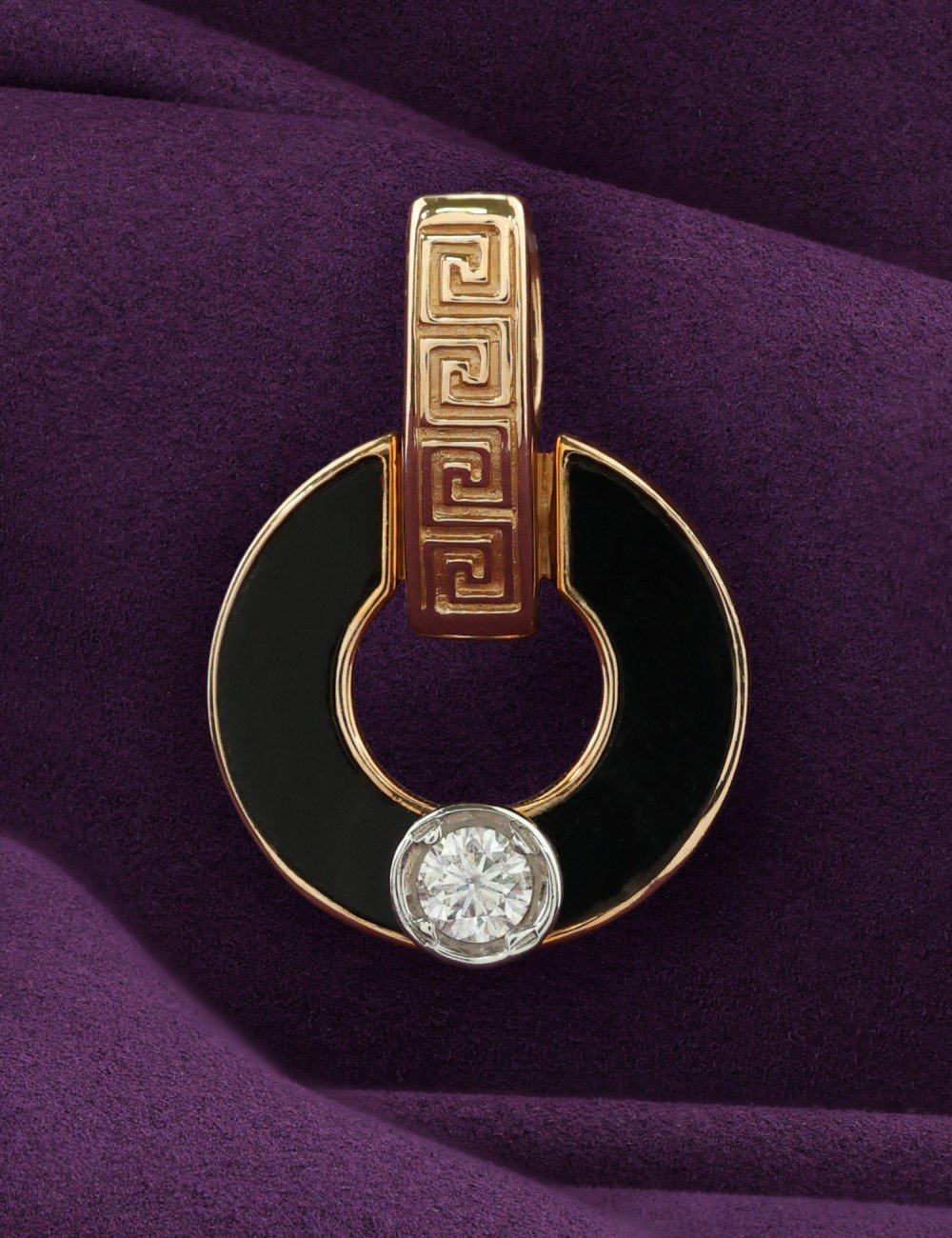 Подвеска из золота c бриллиантами и ониксом