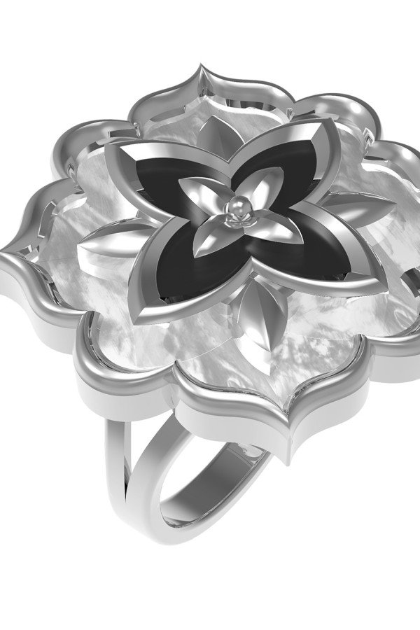 Кольцо из белого золота c ониксом и перламутром