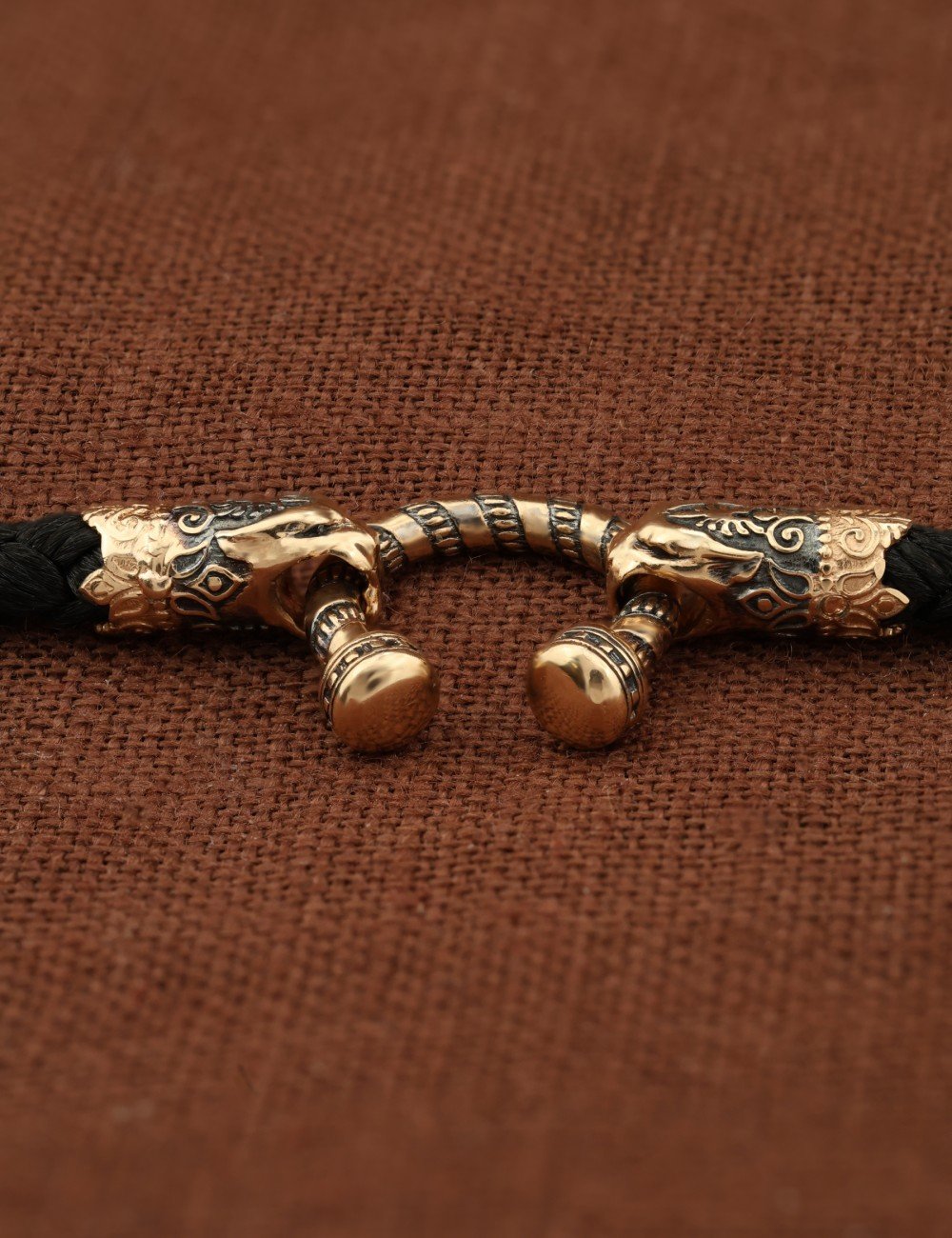 Шнурок шёлковый из золота c шёлковым шнурком