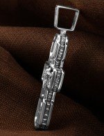 Крест из белого золота c ониксом