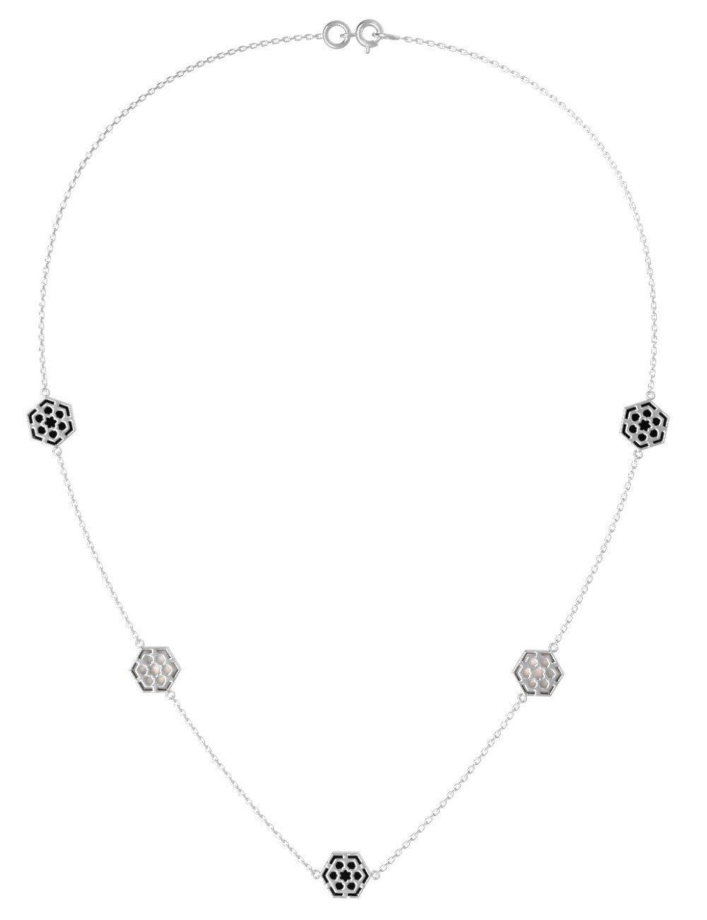 Колье из белого золота c ониксом и перламутром