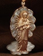 Образок из золота c бриллиантами и перламутром