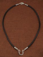 Гайтан из белого золота c кожаным шнурком