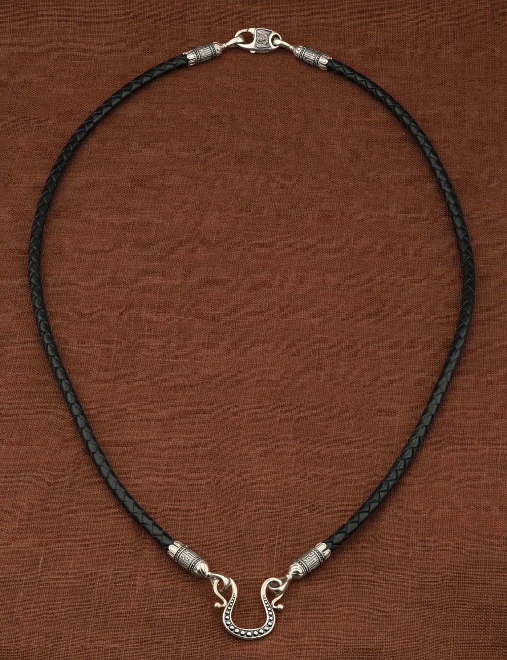 Гайтан из белого золота c кожаным шнурком