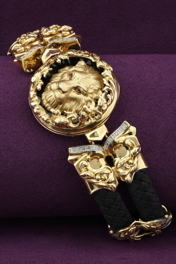 Браслет из лимонного золота c эмалью, бриллиантами, шнурком и ониксом