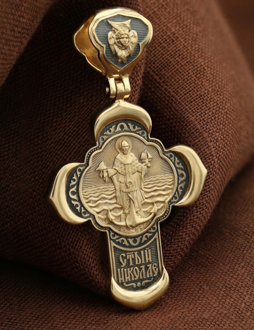 Крест из лимонного золота