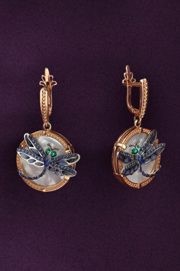 Серьги из золота c сапфиром, эмалью и перламутром