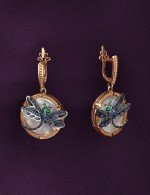 Серьги из золота c сапфиром, эмалью и перламутром