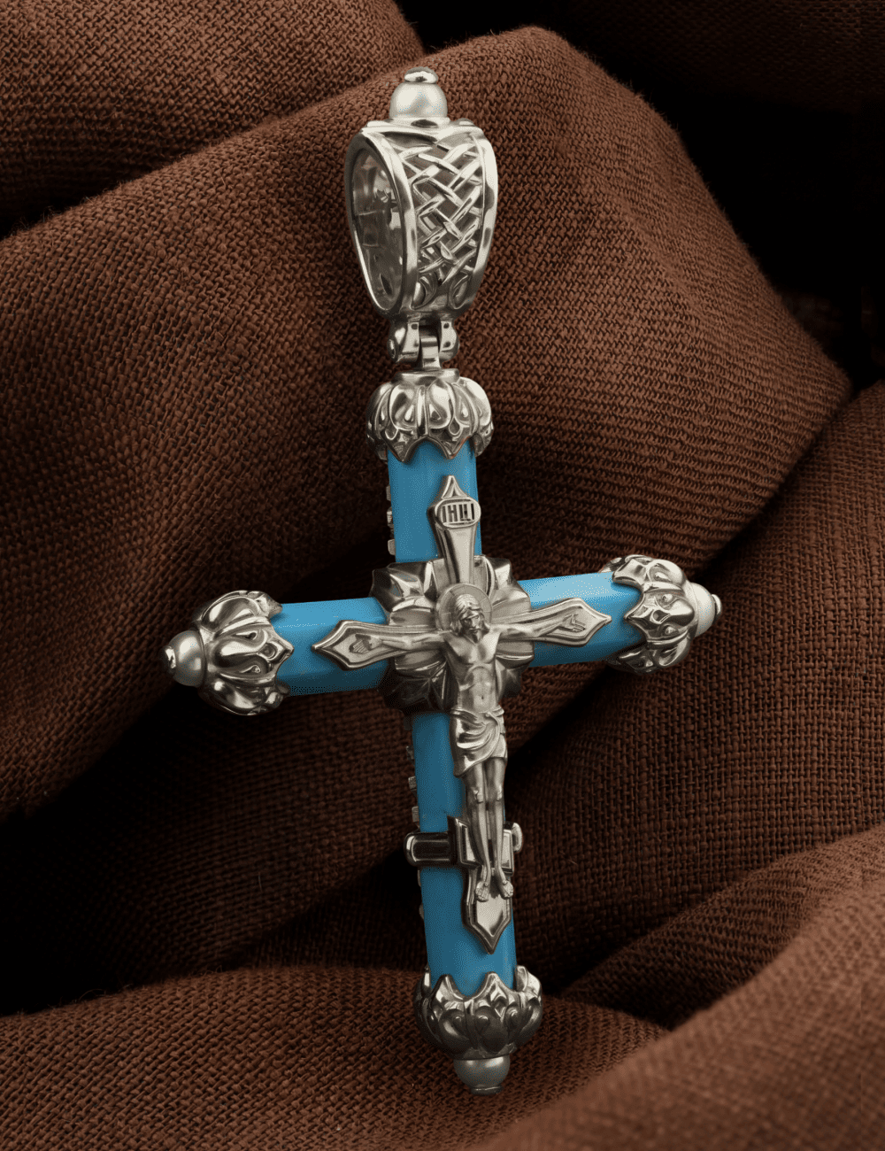 Крест из белого золота c жемчугом и бирюзой
