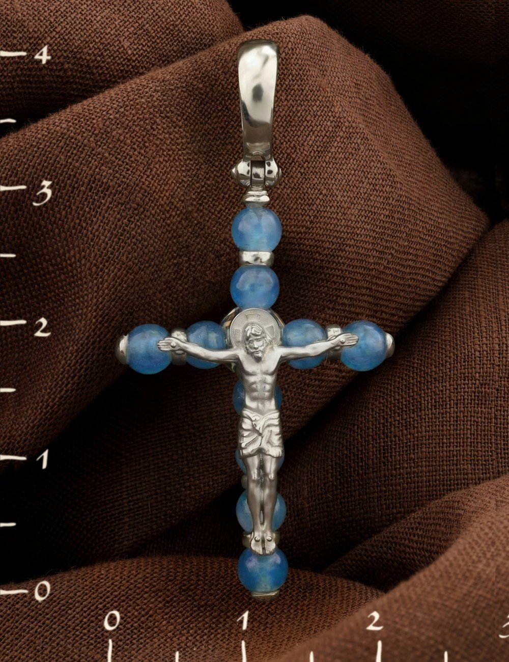 Крест из белого золота c жадеитом