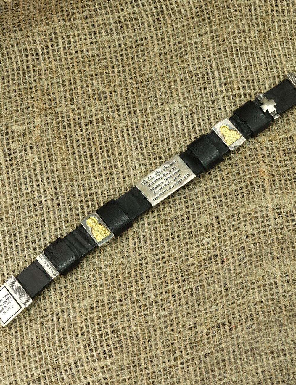 Браслет из серебра и золота c кожаным шнурком