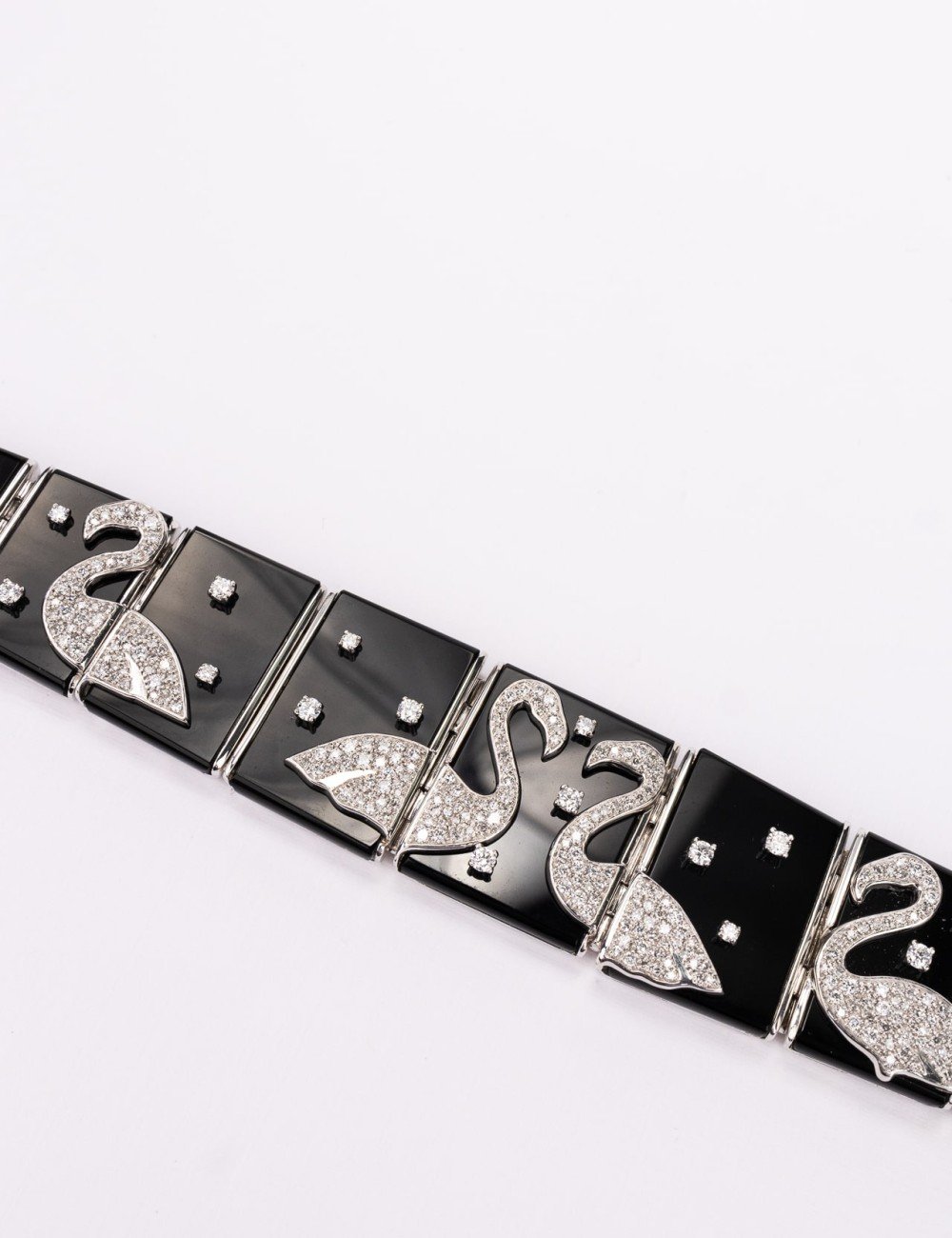 Браслет из белого золота c бриллиантами и ониксом