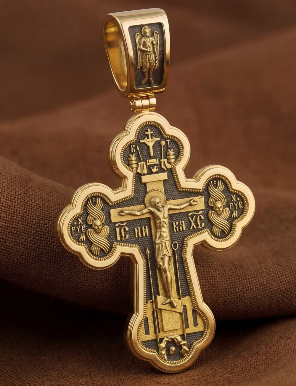 Крест из лимонного золота