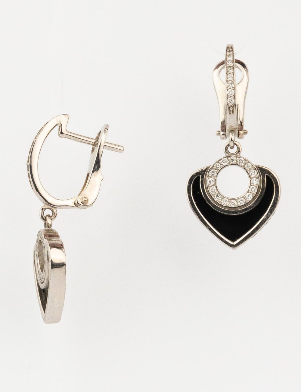 Серьги из белого золота c бриллиантами и ониксом