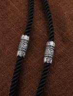 Шнурок шёлковый из белого золота c шёлковым шнурком