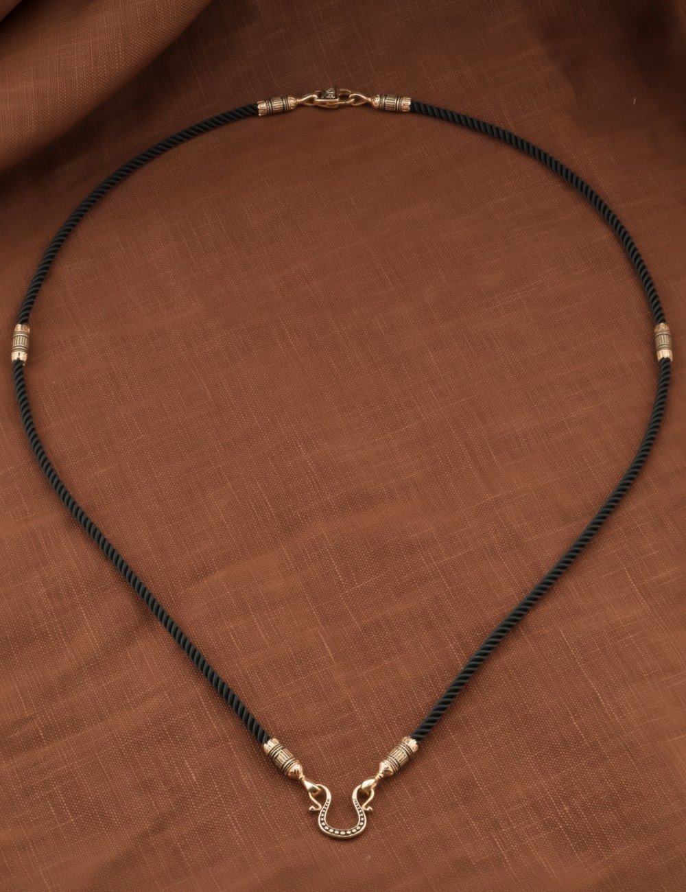 Шнурок шёлковый из золота c шёлковым шнурком