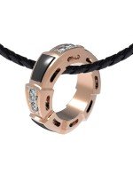 Подвеска из золота c бриллиантами и ониксом