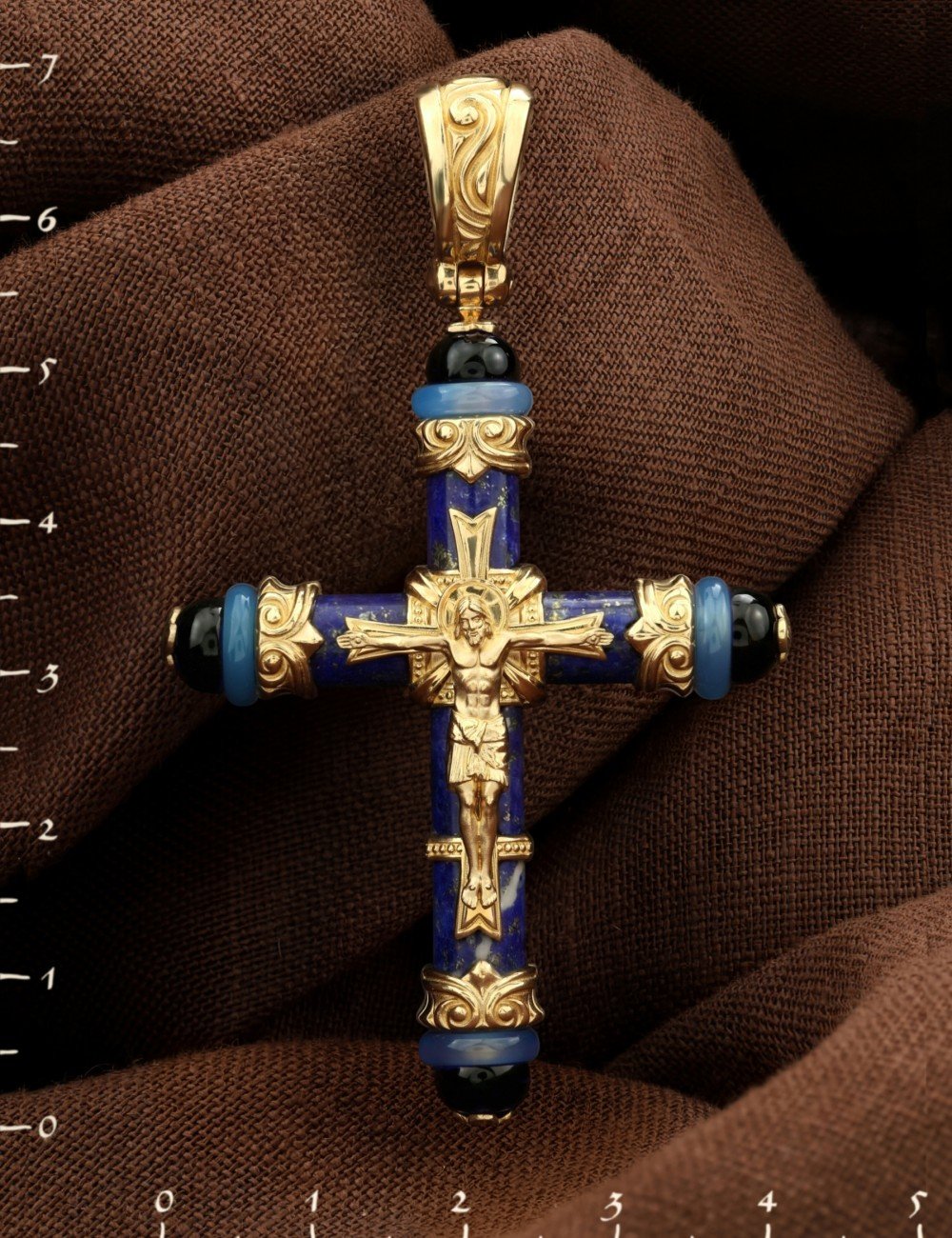 Крест из лимонного золота c ониксом, агатом и лазуритом