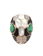 Кольцо из золота c бриллиантами, рубином, ониксом, малахитом и перламутром